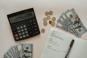 CNY是什么钱CNY作为货币符号的含义是什么？这种货币符号在世界
金融中的作用是什么？